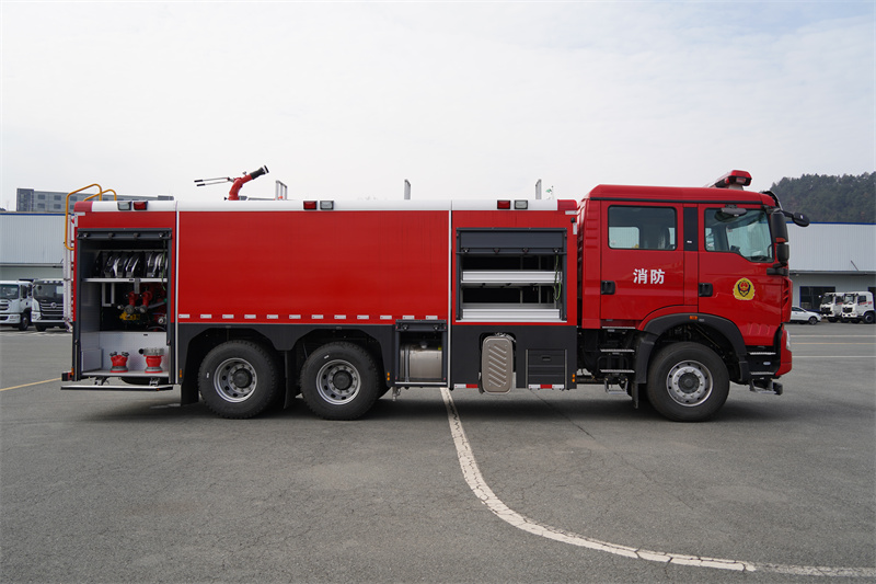 【汉成牌】重汽豪沃12吨泡沫消防车