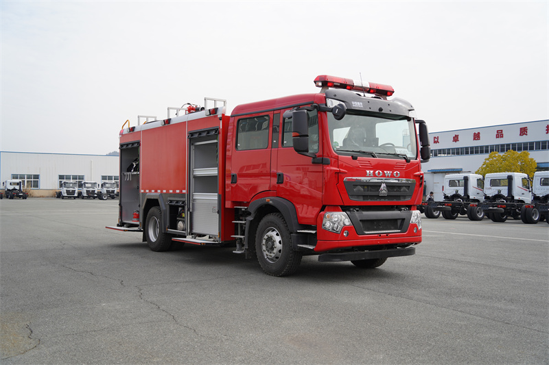 【汉成牌】重汽豪沃8吨水罐消防车