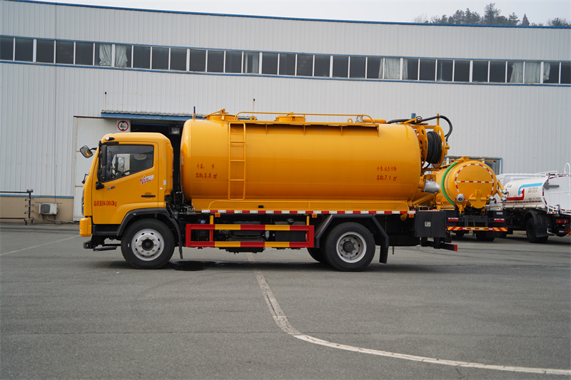 【汉成牌】东风股份D6清洗吸污车 3.5方清水罐+7方污水罐